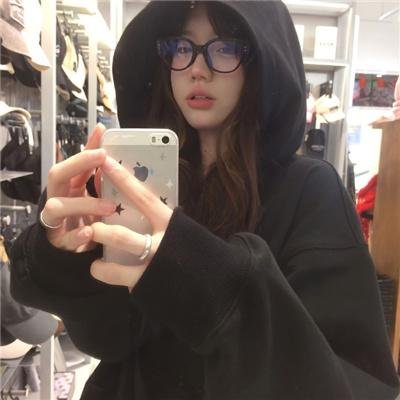 三女性